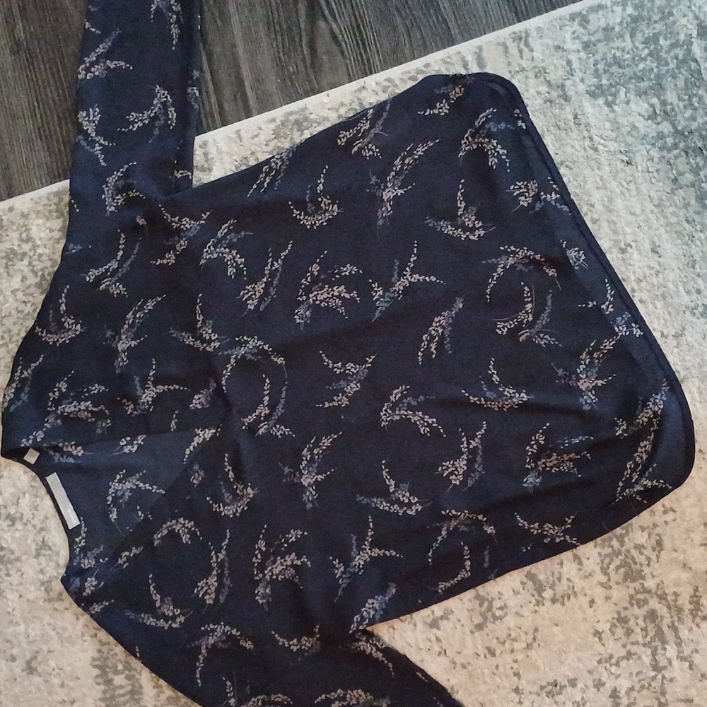 🔥🔥🔥Vince Spring navy blue floral henley blouse S - Picture 6 of 12